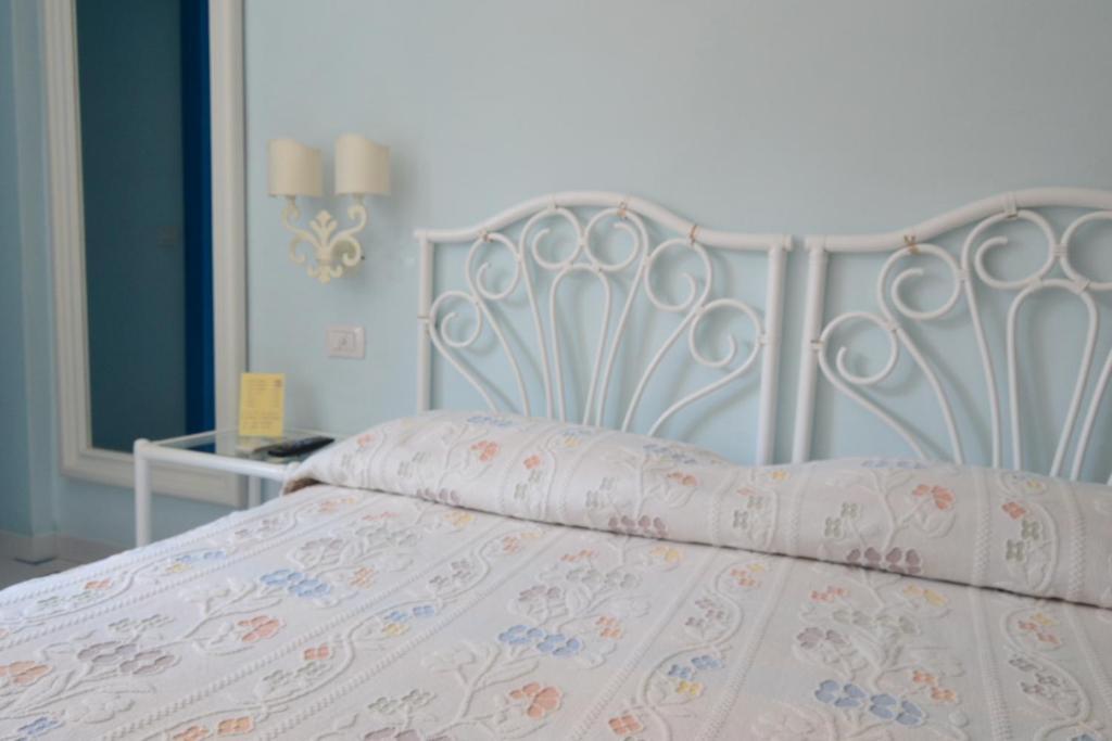 Hotel La Lampara Golfo Aranci Cameră foto