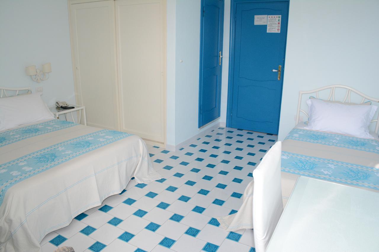 Hotel La Lampara Golfo Aranci Exterior foto